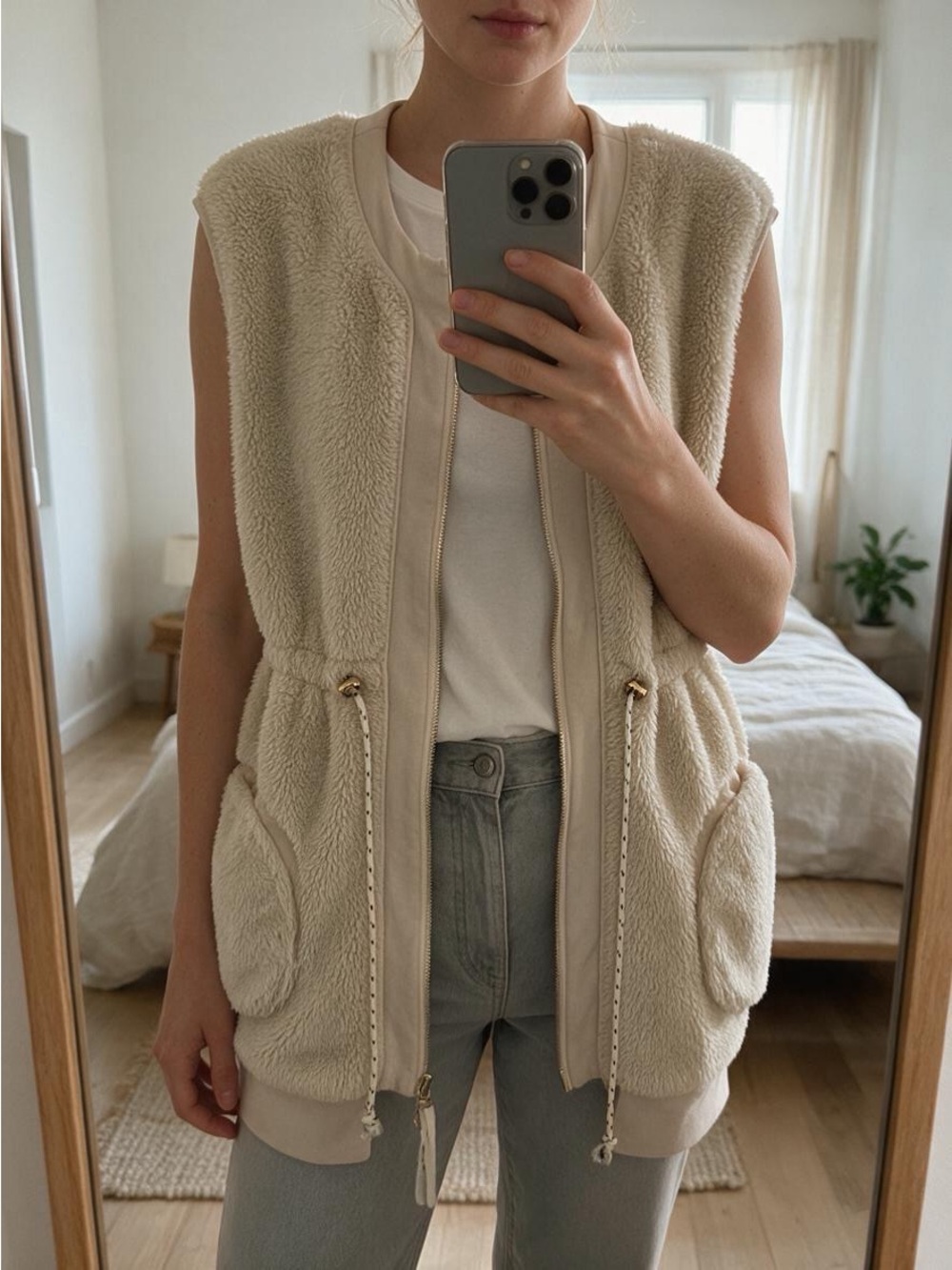 Varley Sleeveless Sherpa Zip Vest in Cream